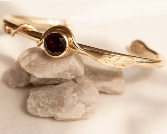 Sara Garnet Leaf Bangle