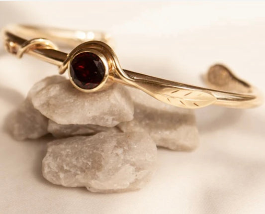 Sara Garnet Leaf Bangle