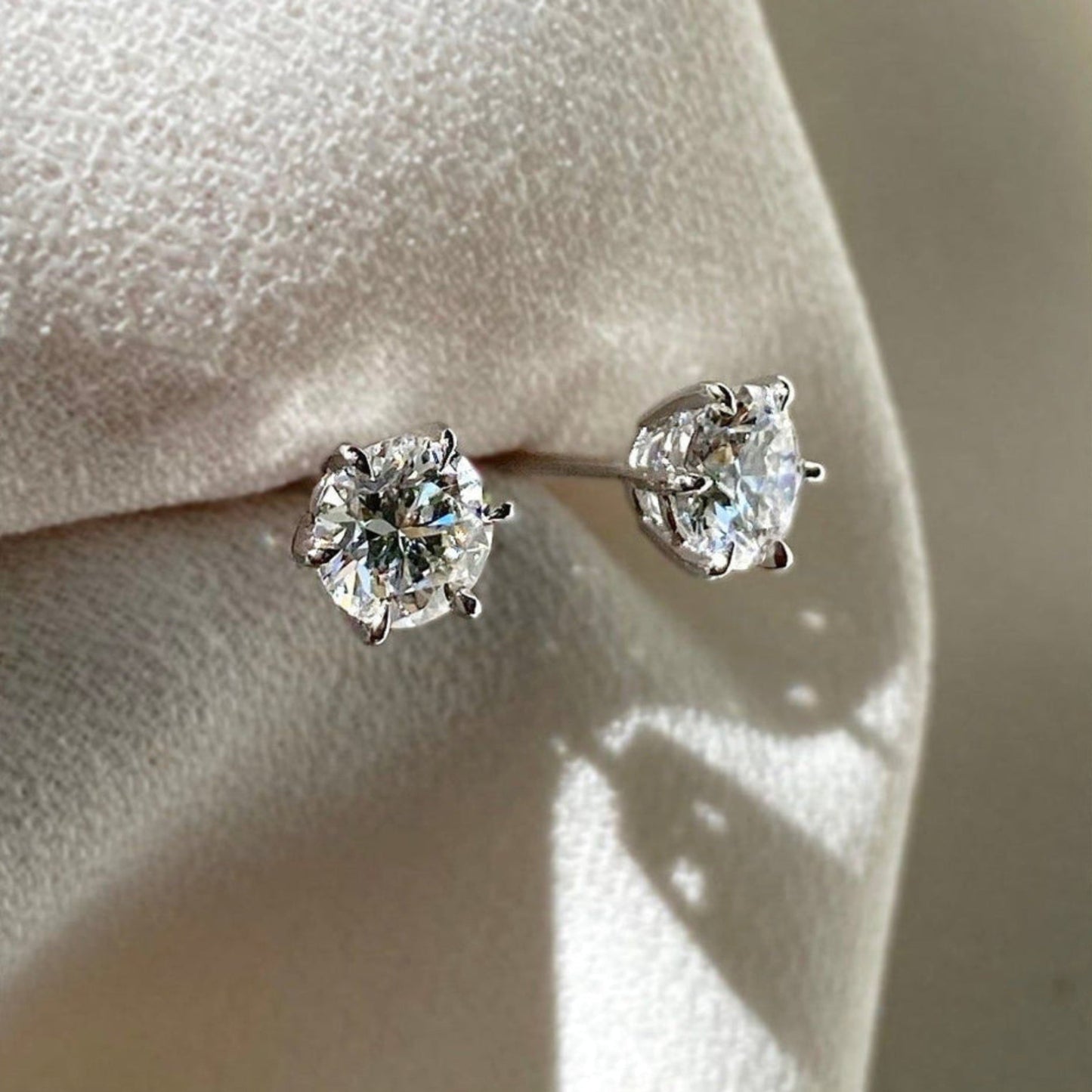 Round Diamond Stud Earrings