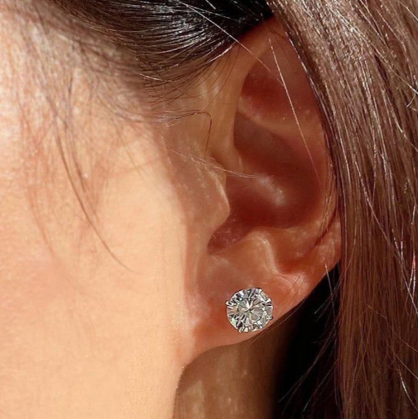 Round Diamond Stud Earrings