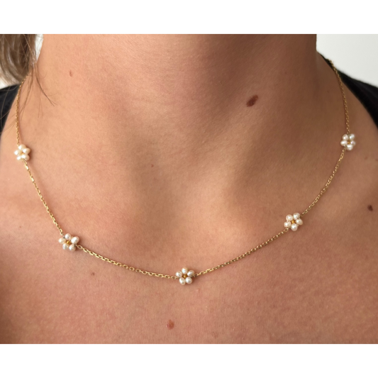 Daisy Pearl Necklace