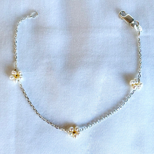 Daisy Pearl Bracelet